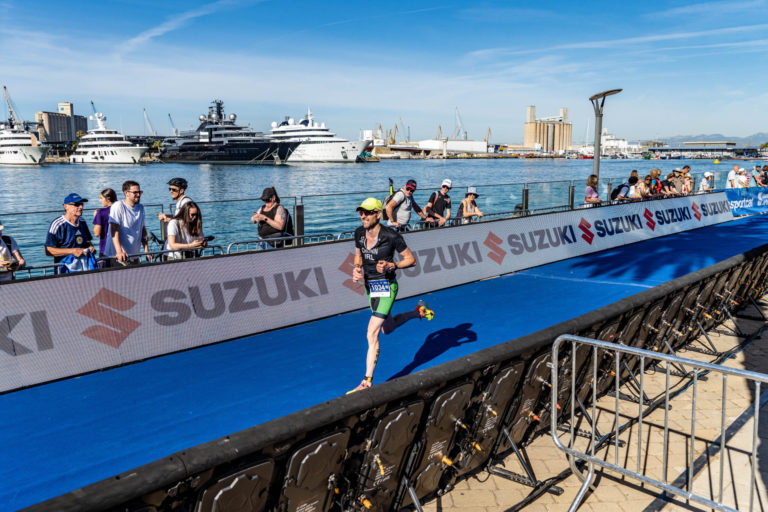 Tri Team Ireland Tarragona 2026 athlete waving